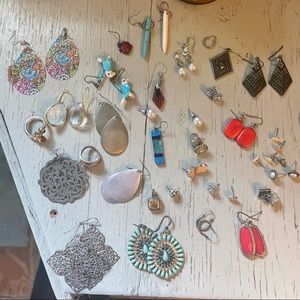 Lot of earrings and rings